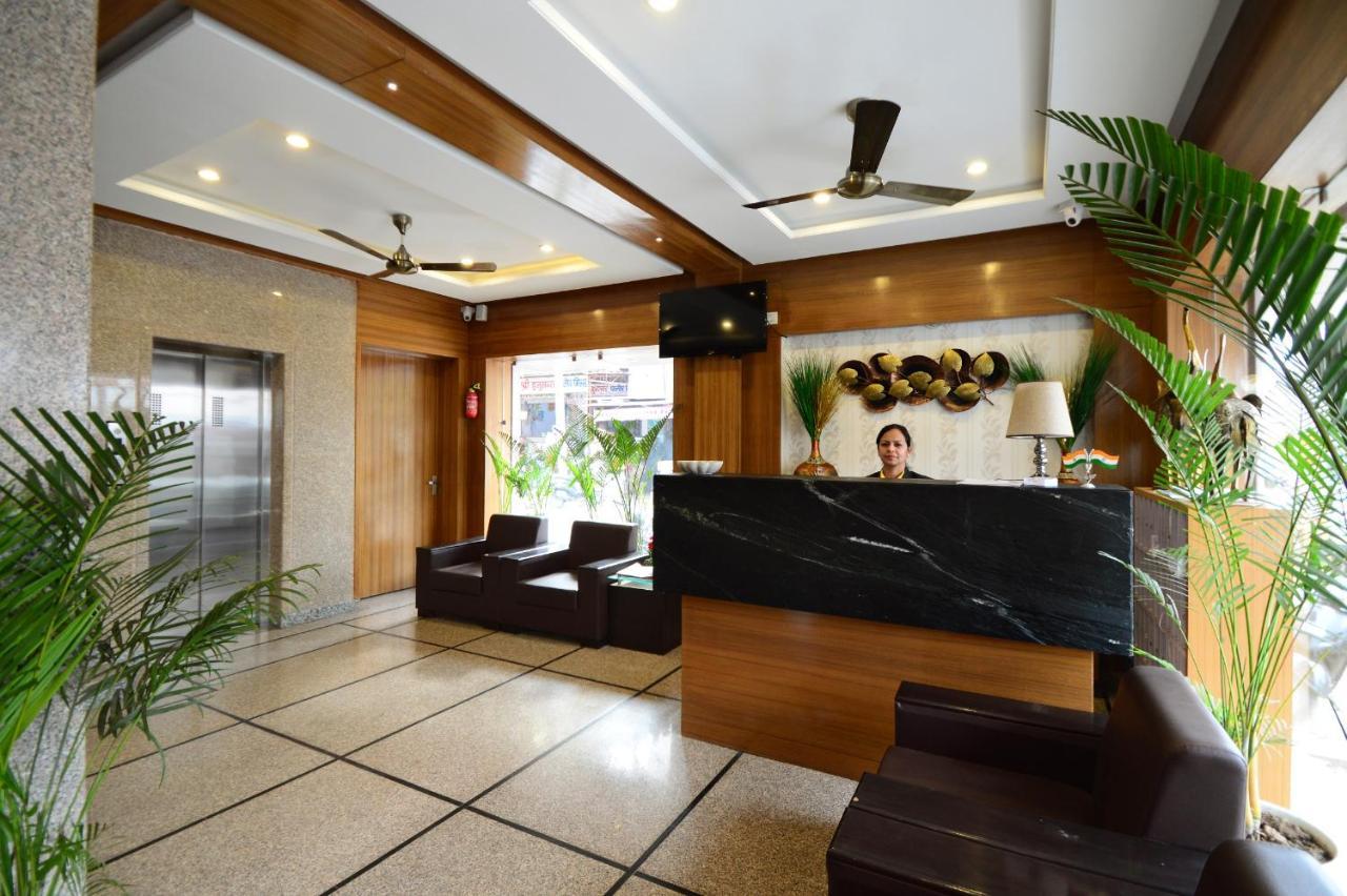 Hopp Inn ウダイプル エクステリア 写真